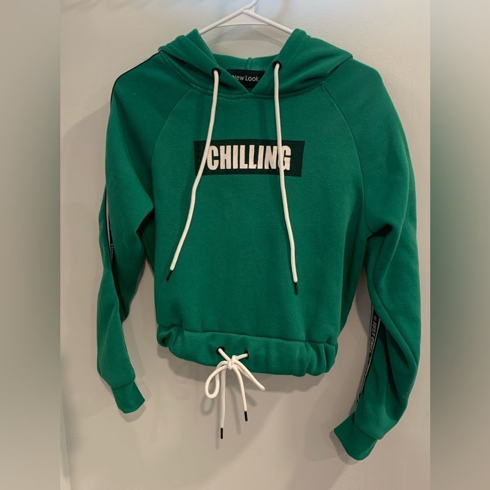 New Look Green Cropped Hoodie with Relaxed Fit